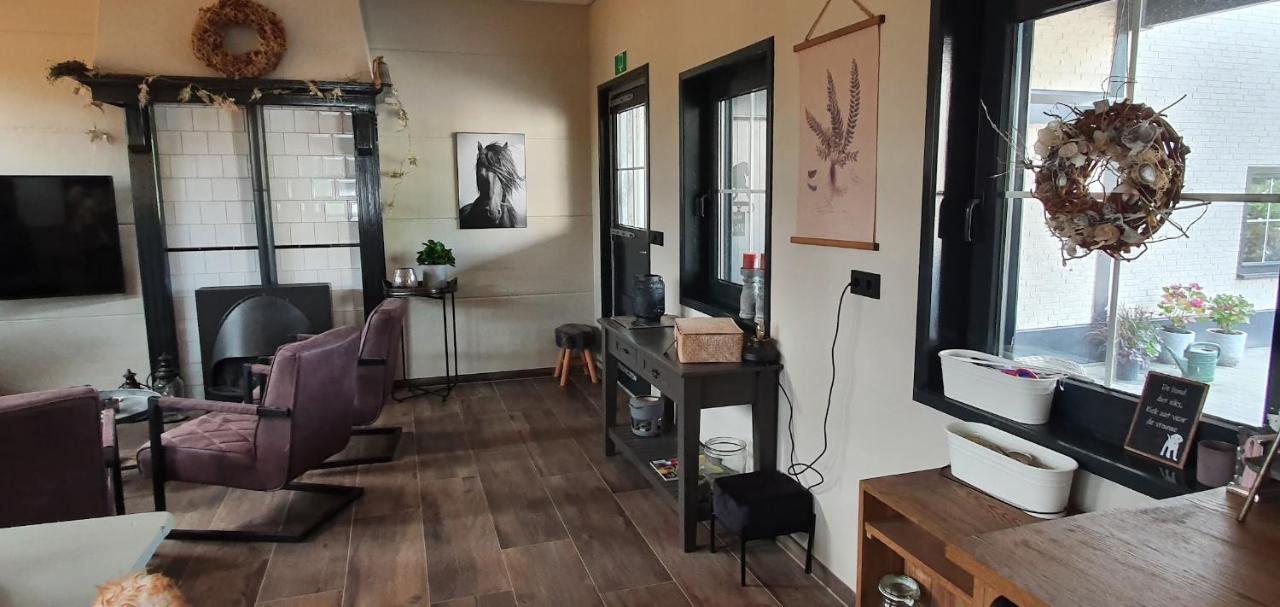 Luxe Gastenkamer Met Living En Keuken Bij Friezen Paarden Stal Pellendijk Westendorp 外观 照片