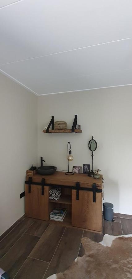 Luxe Gastenkamer Met Living En Keuken Bij Friezen Paarden Stal Pellendijk Westendorp 外观 照片